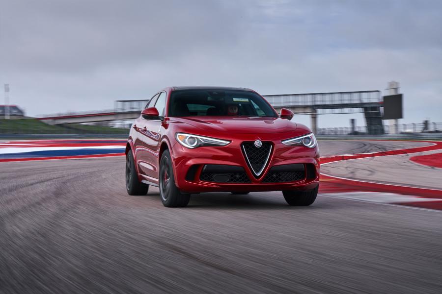  Alfa Romeo Stelvio Quadrifoglio (949) 2018 года  (NA) (фото 10 из 40)